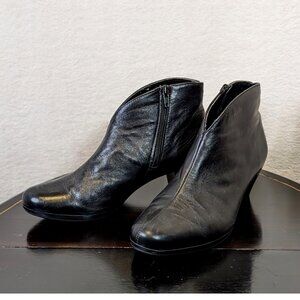 Munro leather zippered ankle boot shoes Size 8 1/2